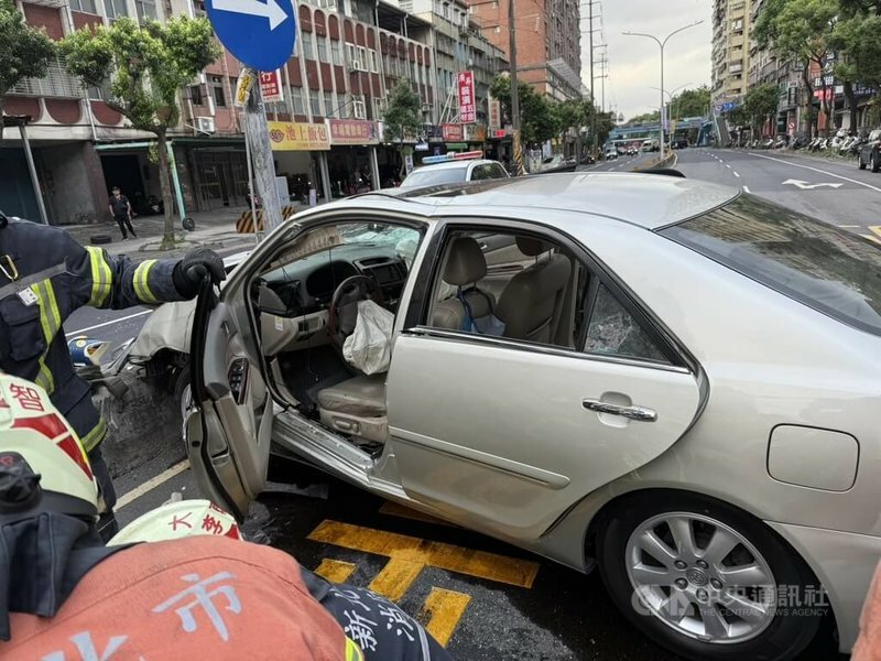 針對近日重大車禍頻傳,律師蘇家宏提醒車禍處理的法律程序。(中央社示意圖)