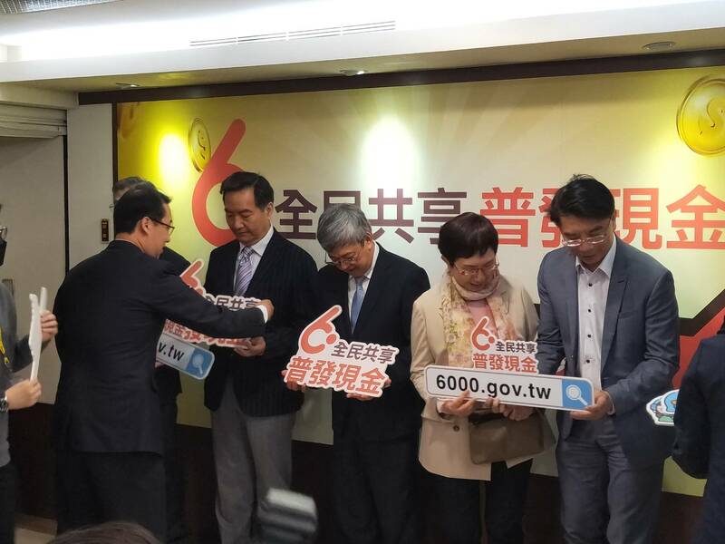 視察1988客服中心 陳建仁讚服務溫暖