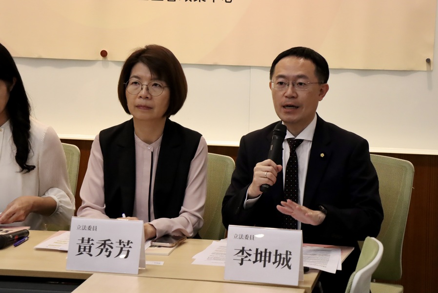 育兒要有更多保障 綠委盼立生產準備假