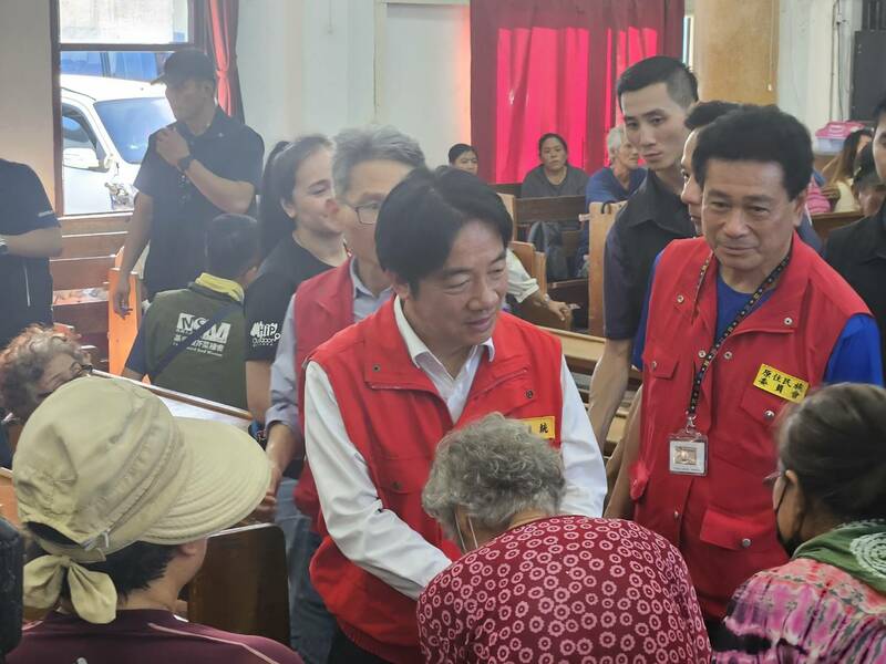 赴馬太鞍教會探視 賴允補助災民旅館住宿