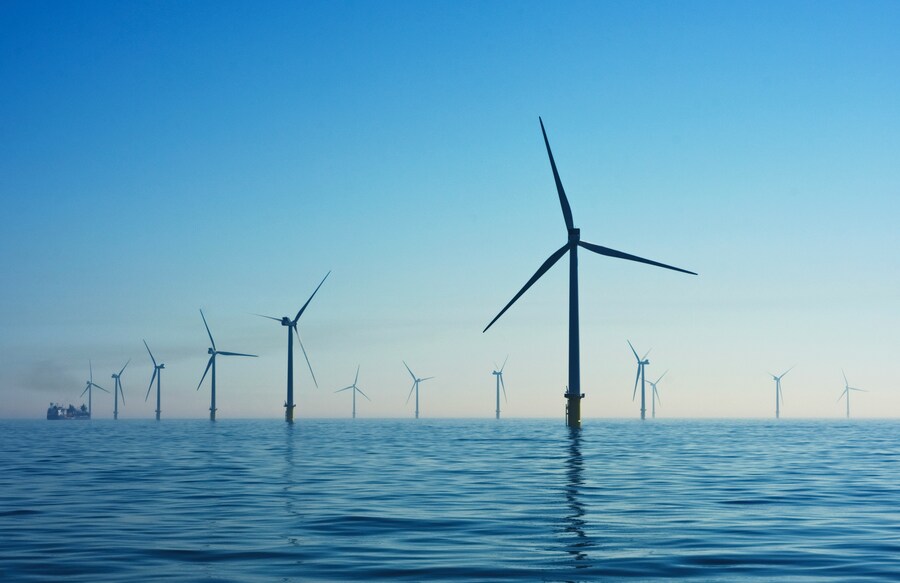 美國於三年期間內,風能和太陽能的發電量增加約55%,並滿足國內總電力需求的14%。(Photo by Nicholas Doherty on Unsplash under C.C License)