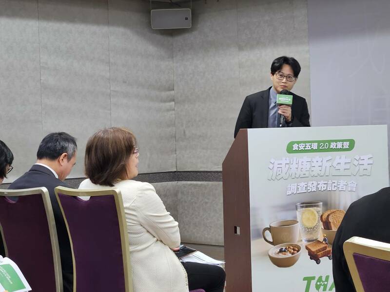台灣健康聯盟29日公布食安與糖政策調查,呼籲政府強化調查、開徵糖稅。圖為專家陳佳煌。(Photo by 呂翔禾/台灣醒報)