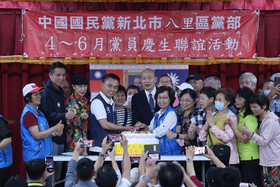 大罷免近日確定將由國民黨單獨面對,多位藍委邀請知名政治人物站台,盼呼籲選民投不同意罷免票。(洪孟楷臉書)