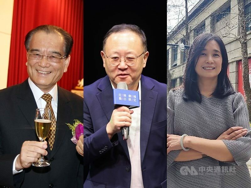 行政院政務委員史哲(中)出任台灣高鐵董事長,現任高鐵董事長鄭光遠(左)轉任台鐵董事長,前松山文創園區總監陳玉秀(右)接任觀光署長。(中央社)