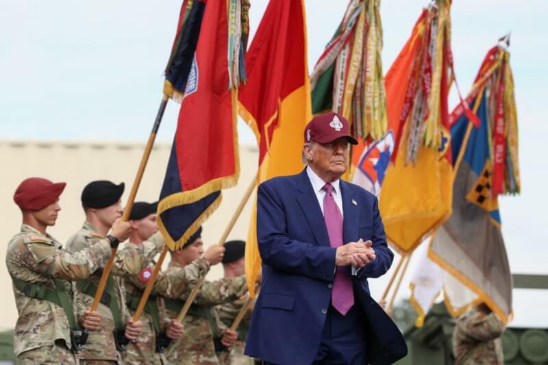美國總統川普在華盛頓閱兵紀念美軍建軍250周年,但因為高額花費、且逢自己生日,引發全美抗議。(中央社)