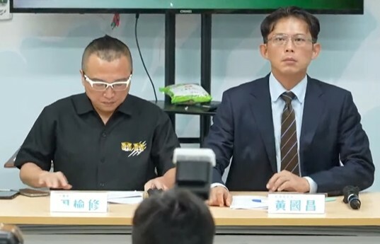 針對總統府邀請共商國是,民眾黨主席黃國昌16日雖未直接拒絕,但也提出許多質疑。(直播截圖)