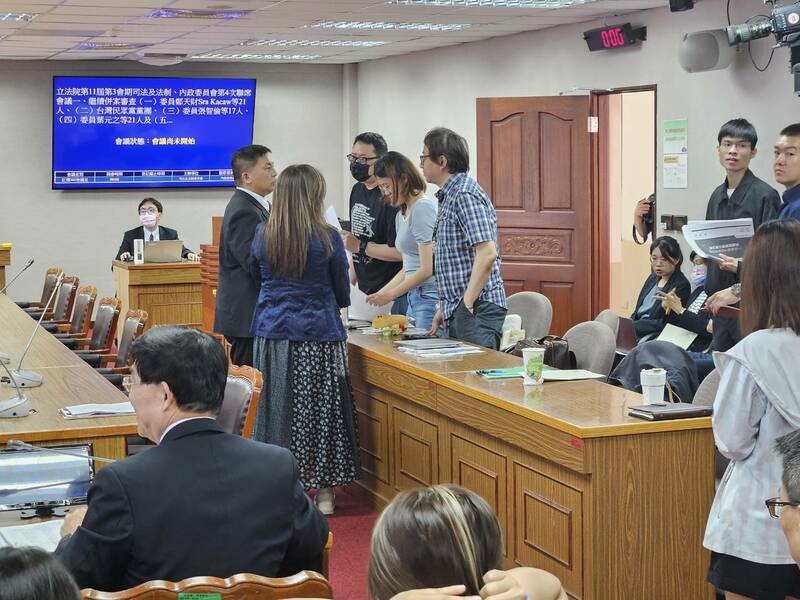 立法院司法法制委員會30日審查內政部組織法》、《內政部新住民發展署組織法》等法案。(Photo by 呂翔禾/台灣醒報)