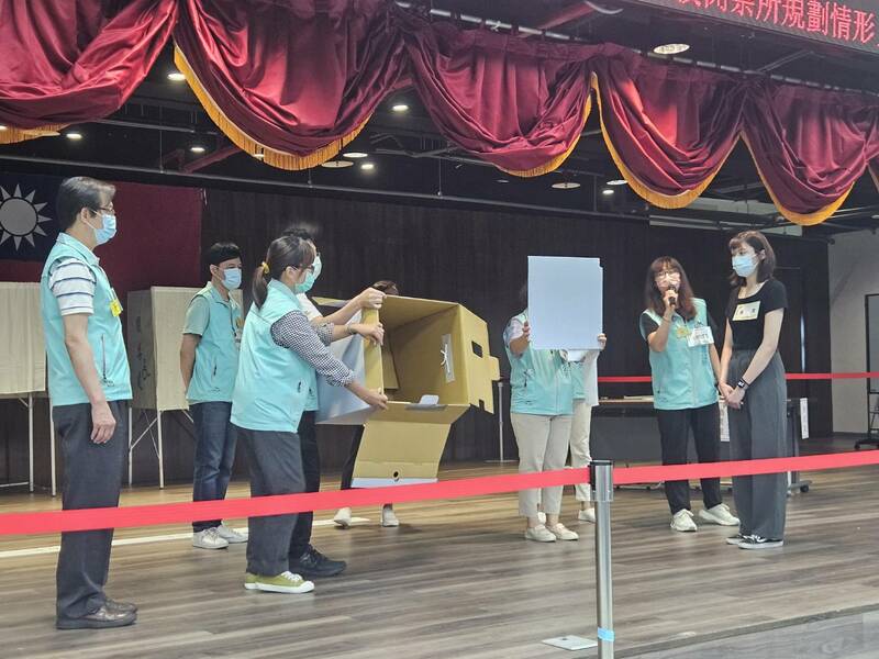 立法院內政委員會16日考察中山區公所罷免投開票狀況。(Photo by 呂翔禾/台灣醒報)