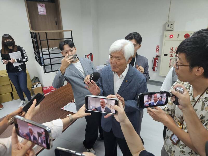 中選會主委李進勇16日原本表示不能說「告急」,但隨後改口表示可以。(Photo by 呂翔禾/台灣醒報)
