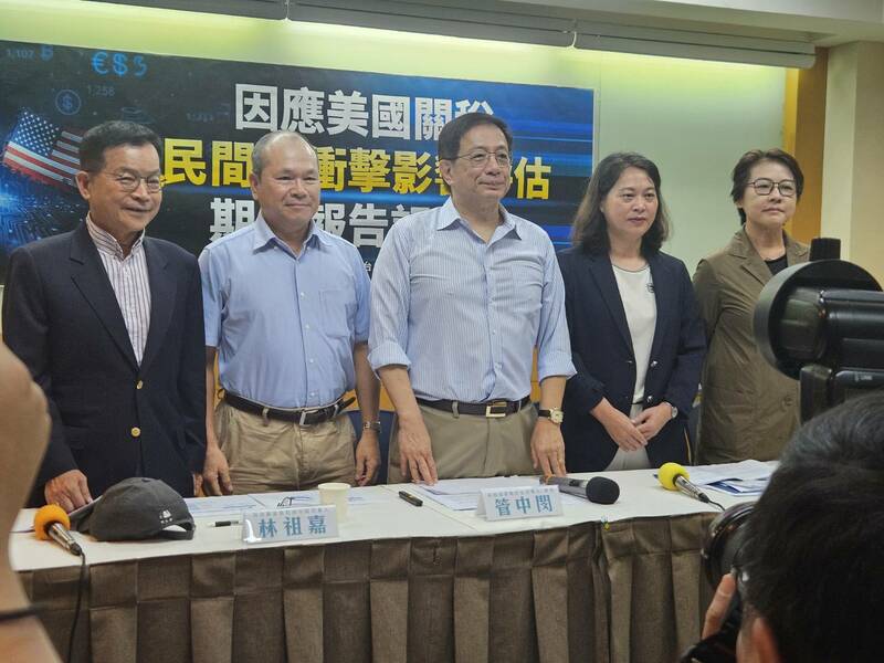 國民黨與民眾黨智庫21日發布民間版關稅衝擊評估報告,指出目前已經有半數廠商受到關稅戰影響。(Photo by 呂翔禾/台灣醒報)