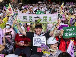 罷團透過非典型的組織動員、臉書社團、各類組織進行動員、串聯與蒐集連署書。(中央社示意圖)