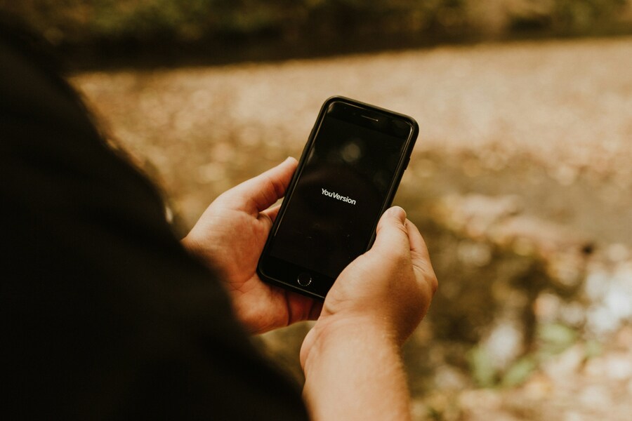 在聖經使用率不斷上升的情況下,人們更加渴望神的話語。(Photo by Priscilla Du Preez on Unsplash under C.C License)