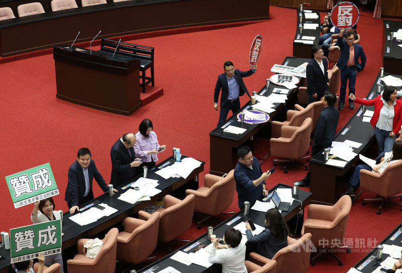 國民黨原本要封殺115年總預算但後來作罷,黨團要求行政院一周內參與朝野協商,編列軍人加薪與警消退休金的預算。(中央社示意圖)