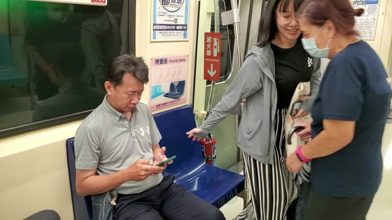 當長者不再是少數,而是社會的多數,如果思維沒有轉變,即使把名稱從博愛座改為優先座,仍無法避免今日的衝突重演。(網路截圖)