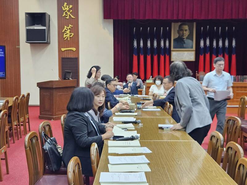 強化特別韌性預算中,國防部共編列1130多億,但藍委質疑重複編列下,預算將送朝野協商。(Photo by 呂翔禾/台灣醒報)