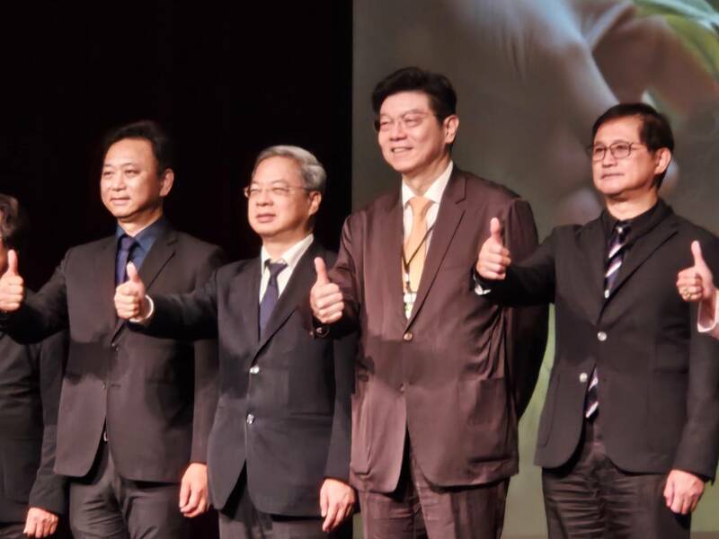 經濟部長龔明鑫15日出席鏡周刊「零碳永續高峰論壇」時表示,會強化爭議較少的太陽能發展,還有地熱等新技術。(Photo by 呂翔禾/台灣醒報)