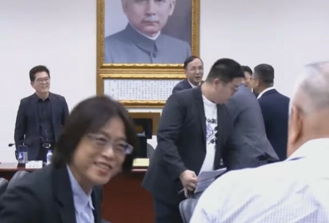 國民黨主席朱立倫22日宣布,黨務主管將於11月總辭,結束自己4年任期。(直播截圖)