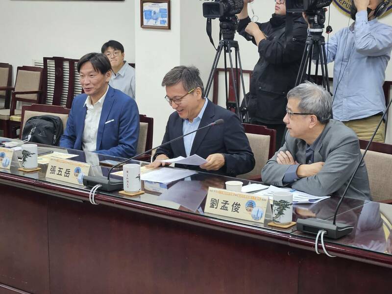 27日的座談會上,學者提醒十五五對台灣的經濟衝擊,以及川習會後可能有兩岸增加交流的契機。(Photo by 呂翔禾/台灣醒報)