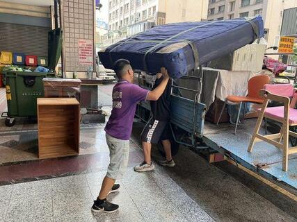 洗腳的主與訓人的師傅：權威的兩種樣貌(之20)